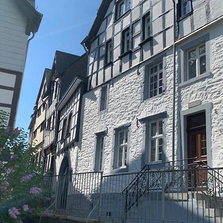 Manoir -1654- Historisch Schlafen In Monschaus Altstadt Eksteriør billede