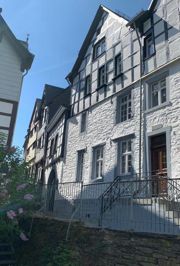 Manoir -1654- Historisch Schlafen In Monschaus Altstadt Eksteriør billede