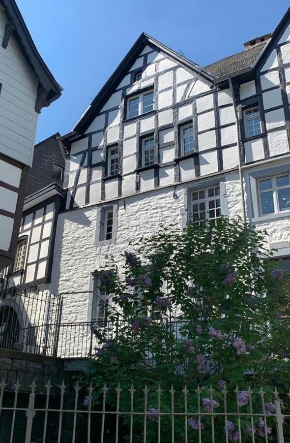 Manoir -1654- Historisch Schlafen In Monschaus Altstadt Eksteriør billede
